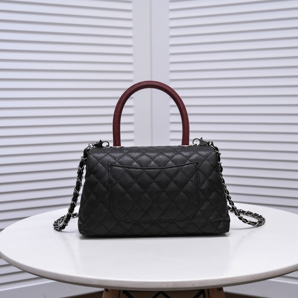 シャネルバッグ側面デザイン